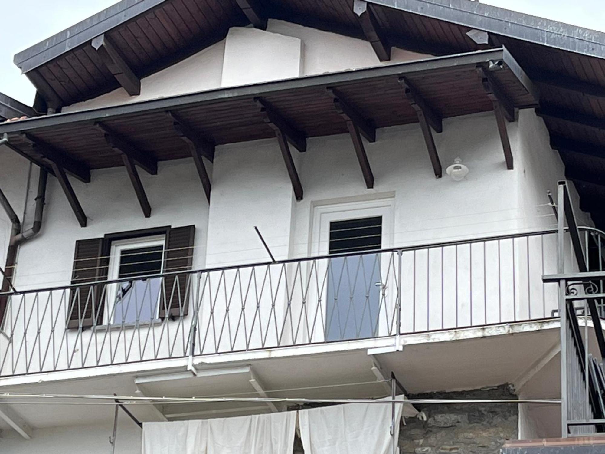 Overlooking Lago Maggiore Verbania Exterior photo